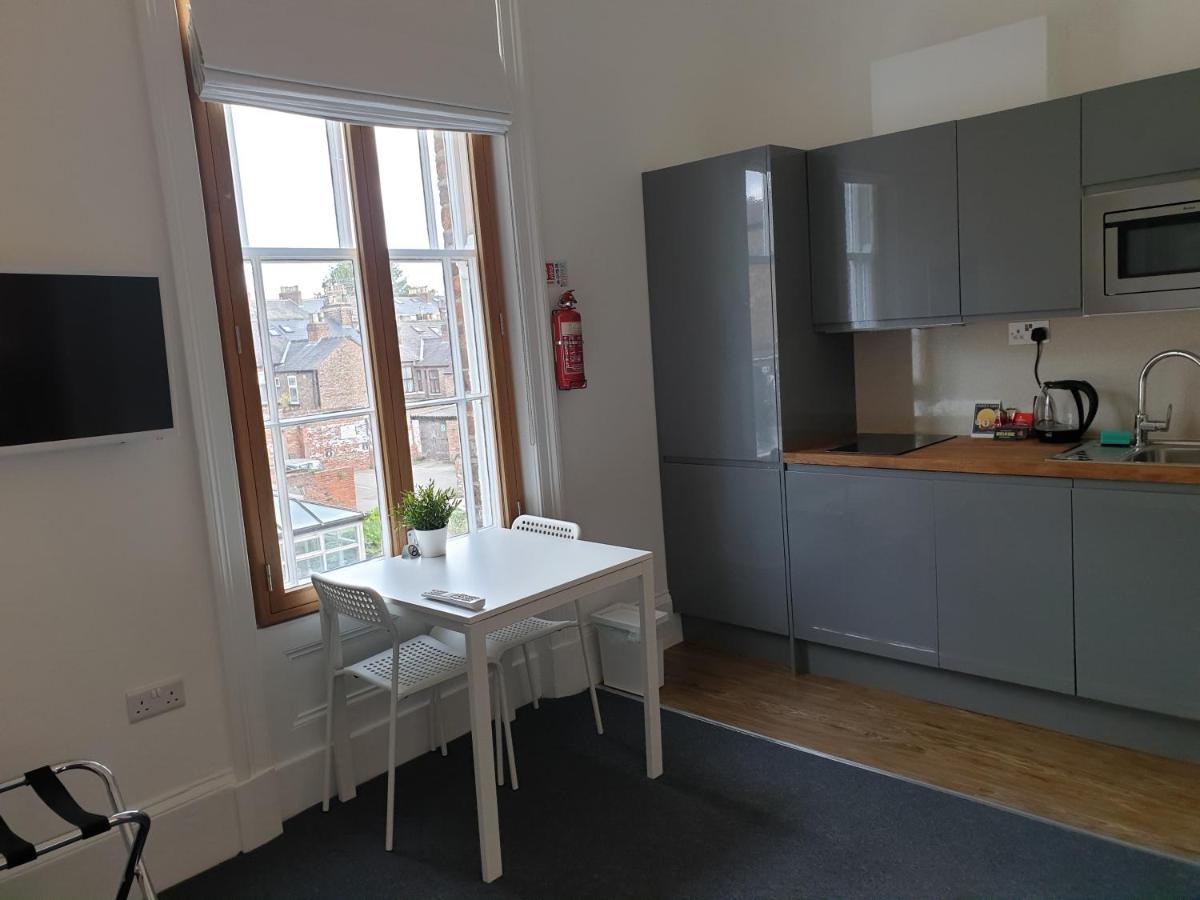 Mcmillan House Studio Apartments Йорк Экстерьер фото