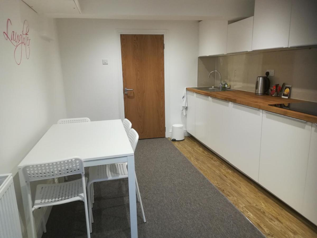 Mcmillan House Studio Apartments Йорк Экстерьер фото