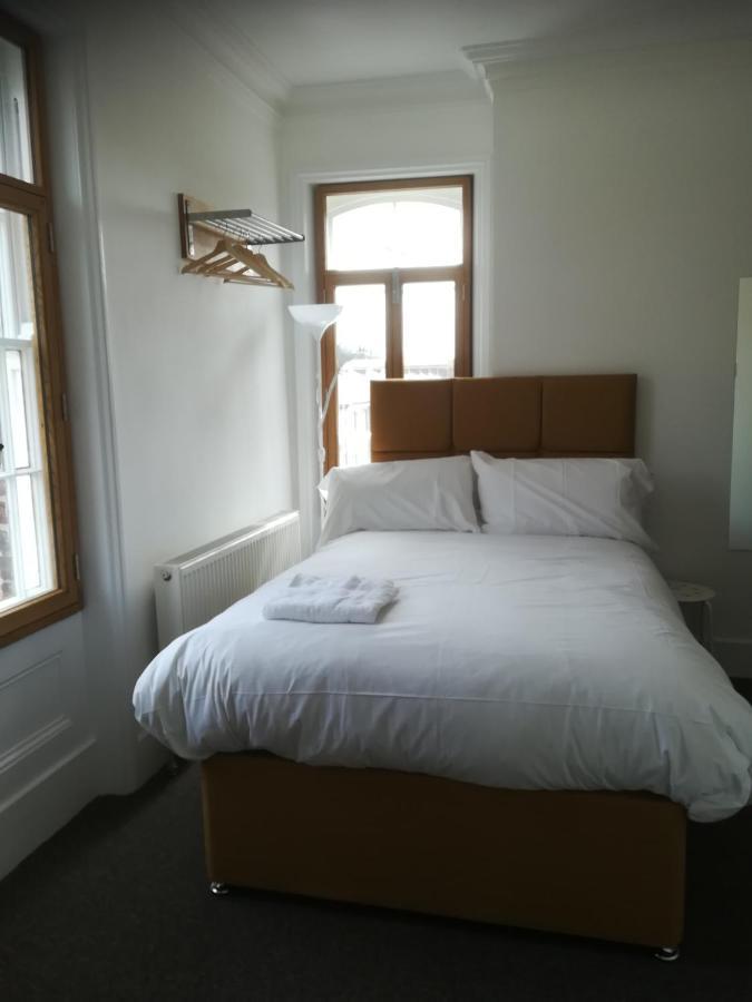 Mcmillan House Studio Apartments Йорк Экстерьер фото